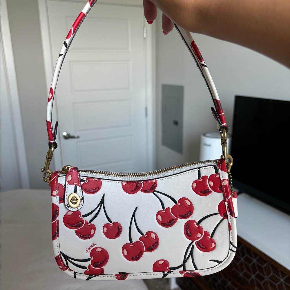 Coach Swinger Bag 20 With Cherry Print
